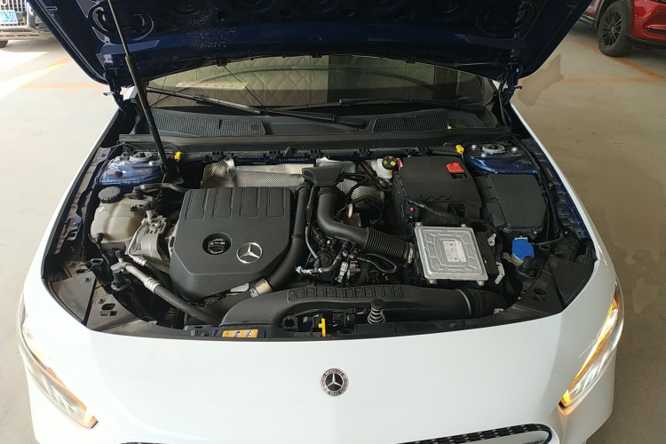 奔驰A级 2022款 改款 A 200 L 运动轿车时尚型机舱底盘24