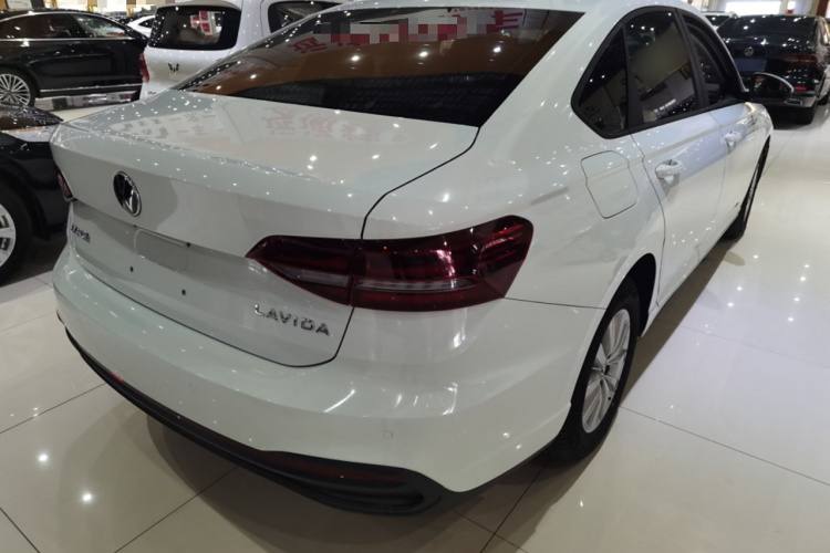 大众 朗逸 2023款 1.5L 自动得逸版车身外观7