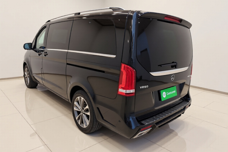 奔驰V级 2020款 V 260 尊贵版车身外观5