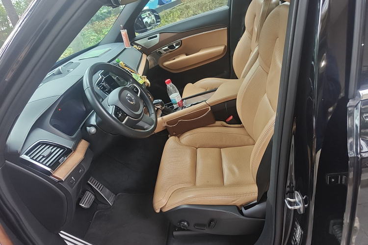 沃尔沃XC90 2018款 T6 智尊版 7座中控内饰19