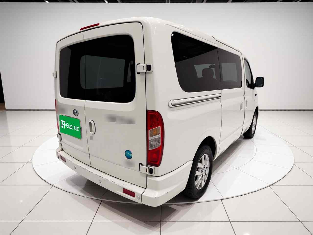 上汽大通MAXUS 新途V80 2023款 2.0T PLUS AMT城市版短轴超低顶5/6座(5)