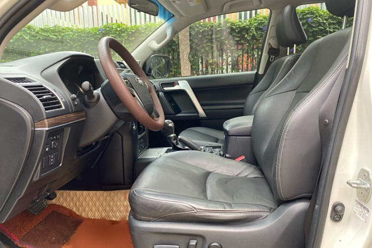 丰田 普拉多 2019款 3.5L 自动TX-L尊享版局部细节19