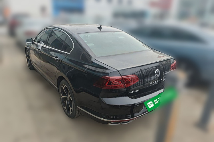 大众 迈腾 2023款 200万辆纪念版 330TSI DSG豪华型车身外观5