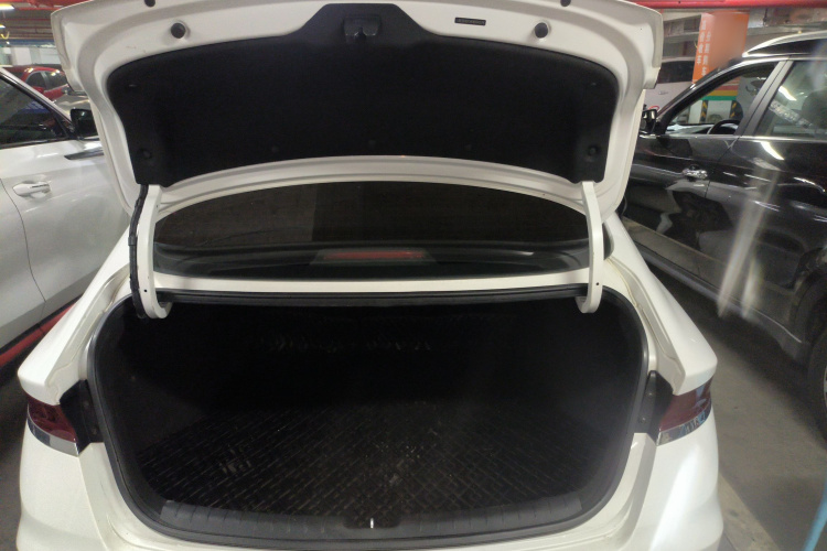 现代 菲斯塔 2019款 240TGDi 运动版 国VI机舱底盘23