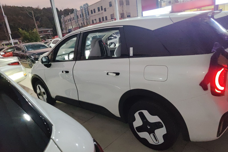 ARCFOX极狐 极狐考拉S 2024款 AIR车身外观4