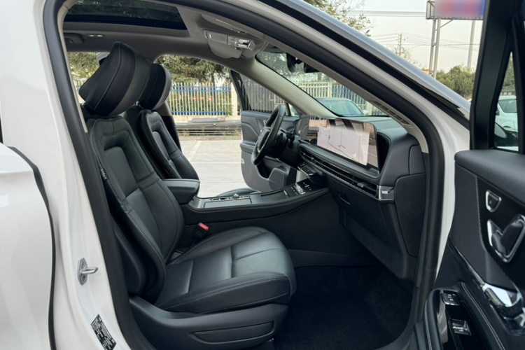 林肯 冒险家 2024款 2.0T 两驱尊雅版中控内饰7009