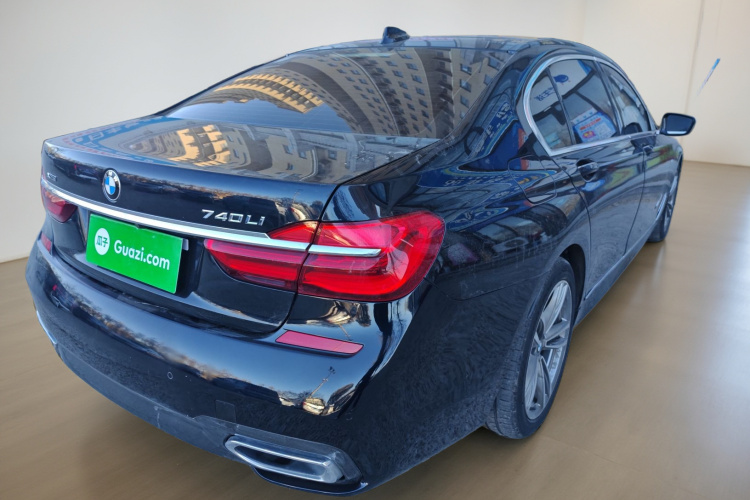 宝马7系 2018款 730Li 尊享型 M运动套装车身外观7