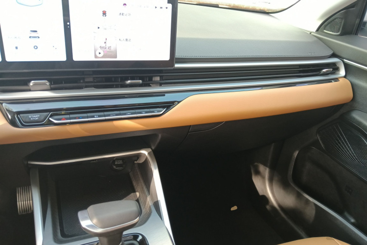 吉利汽车 帝豪 2025款 第4代 1.5L CVT旗舰型中控内饰12