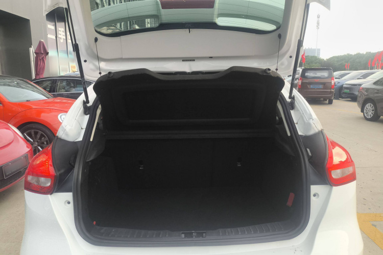 福特 福克斯 2020款 两厢经典 1.5L 自动风尚型局部细节23