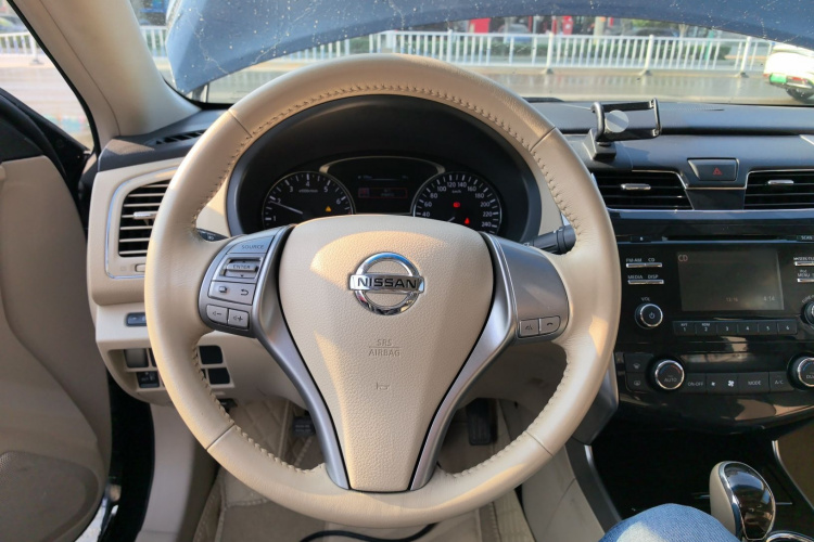 日产 天籁 2013款 2.0L XL舒适版中控内饰13