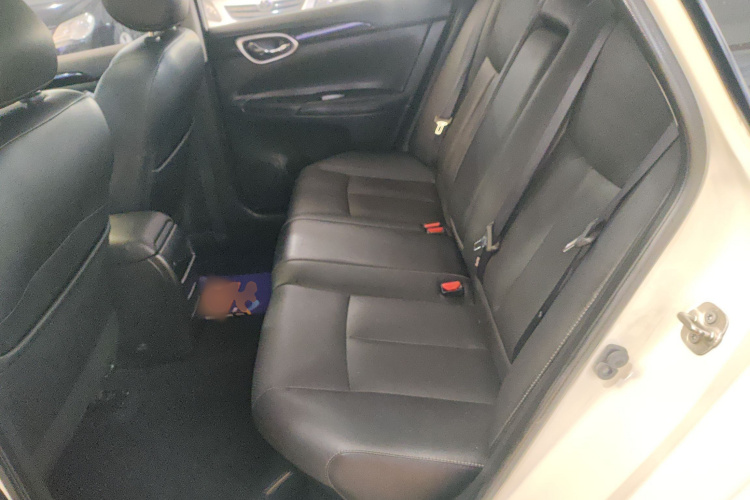 日产 轩逸 2019款 1.6XV CVT智联尊享版 国VI中控内饰7004