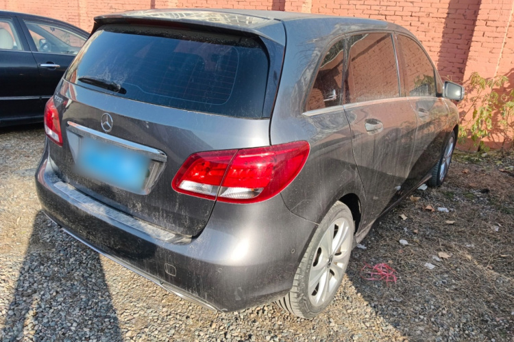 奔驰B级 2018款 B 200 动感型车身外观6005