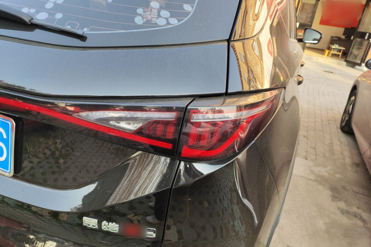 思皓X8 2021款 300T DCT尊贵智联版 6座车身外观9