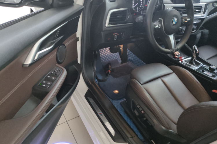 宝马1系 2020款 120i M运动套装中控内饰7003