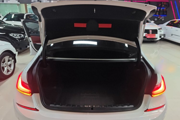 宝马3系 2022款 改款 325i M运动套装机舱底盘23