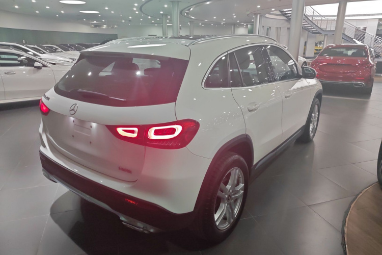 奔驰GLA 2023款 GLA 200车身外观7