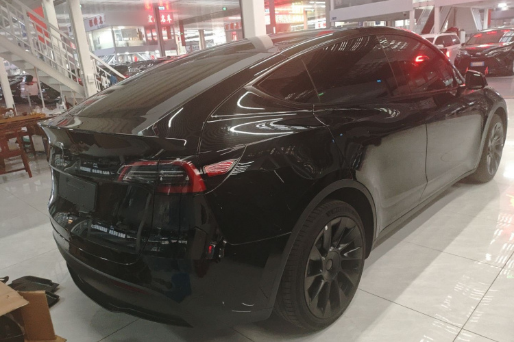 特斯拉 Model Y 2023款 长续航全轮驱动版车身外观7