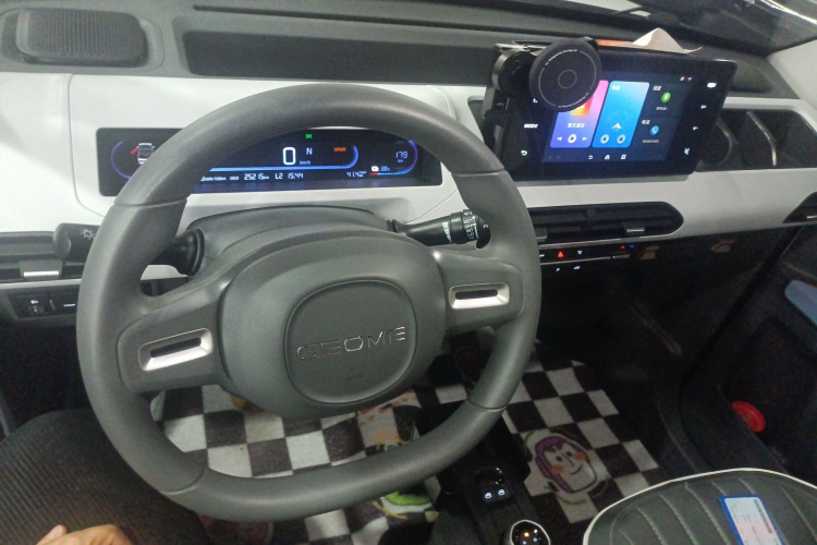 吉利银河 2023款 熊猫mini 200km 耐力熊中控内饰12