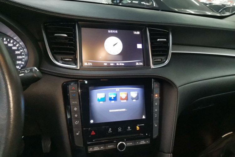 英菲尼迪QX50 2018款 2.0T 两驱时尚版局部细节16