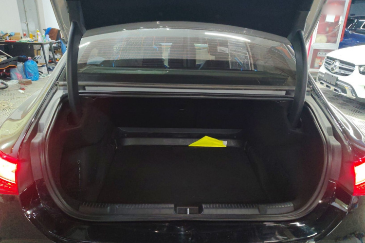 奔驰EQE 2022款 350 先锋版局部细节23