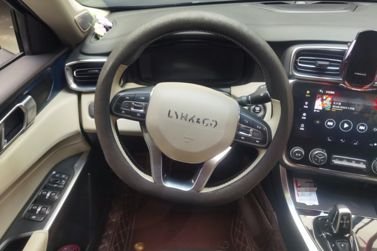 领克01 2017款 2.0T 两驱耀Pro版局部细节13