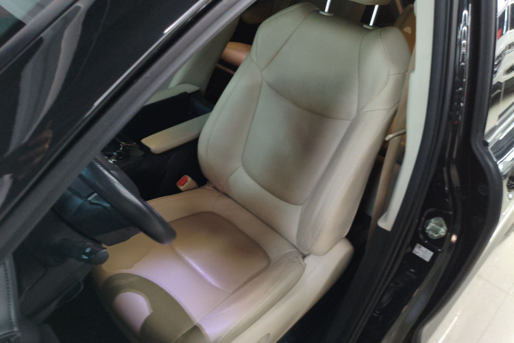 丰田 格瑞维亚 2022款 2.5L混动 尊爵版中控内饰19