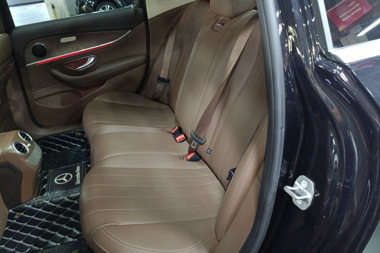 奔驰E级 2020款 改款 E 260 L中控内饰7004