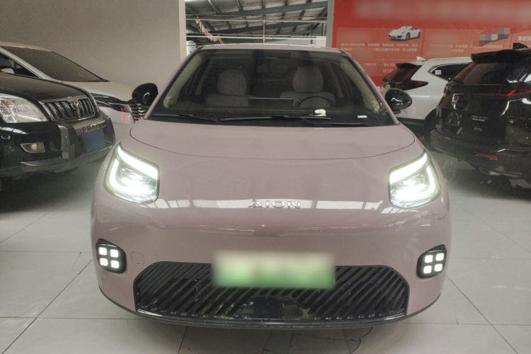 埃安 AION UT 2025款 330星辉版车身外观2