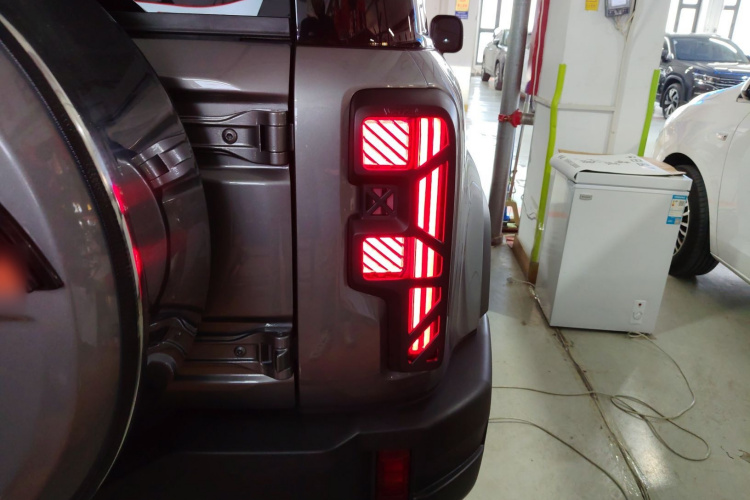 北京越野 北京BJ40 2024款 2.0D 全新刀锋英雄穿越者车身外观9