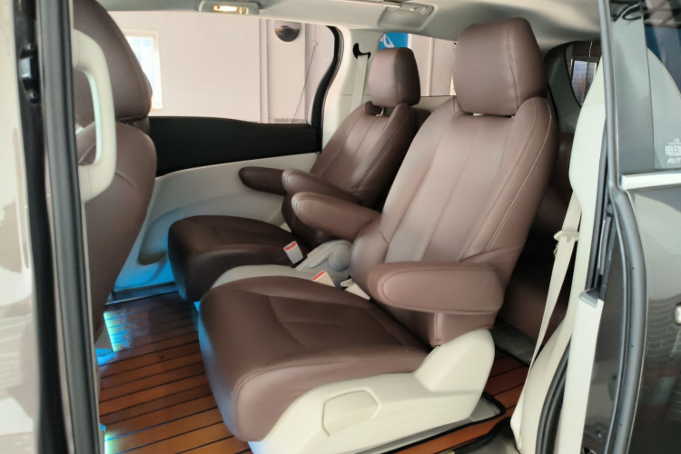 别克GL8 2021款 陆上公务舱 652T 舒适型中控内饰21