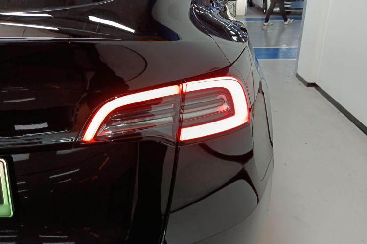 特斯拉 Model Y 2022款 后轮驱动版车身外观6006