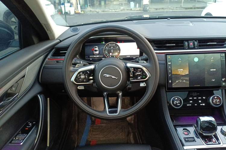捷豹XFL 2023款 XFL 2.0T P200 两驱精英豪华版中控内饰13