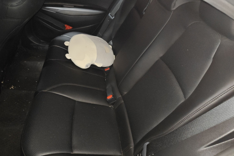 丰田 卡罗拉 2019款 1.2T S-CVT GL-i精英版中控内饰21