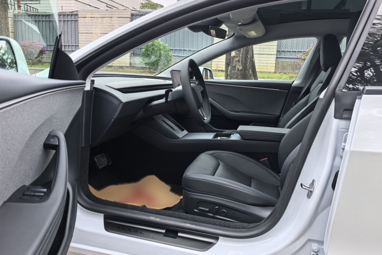 特斯拉 Model 3 2025款 改款 长续航后轮驱动版中控内饰7004