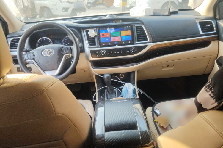 丰田 汉兰达 2018款 2.0T 四驱精英版 7座 国V中控内饰12