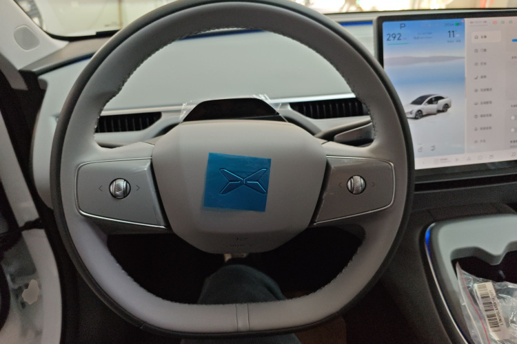 小鹏MONA M03 2025款 620 超长续航 Plus中控内饰13