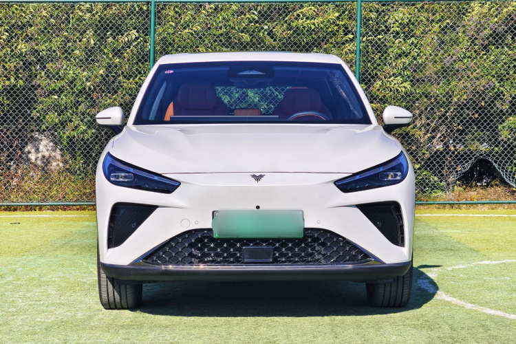 哪吒汽车 哪吒L 2024款 增程 310 闪充红衣版车身外观6003