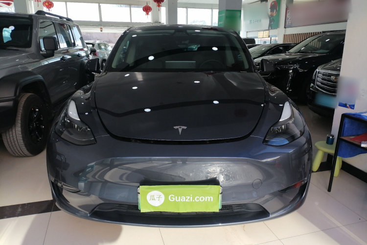 特斯拉 Model Y 2021款 标准续航后驱版车身外观2