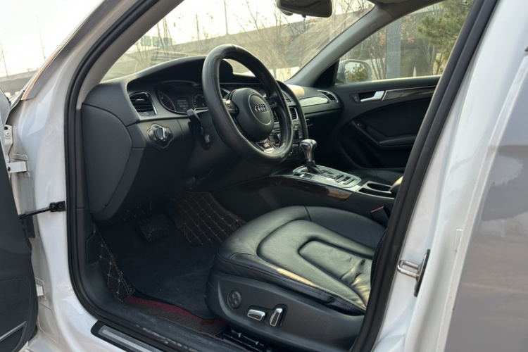 奥迪A4L 2013款 35 TFSI 自动舒适型中控内饰7004