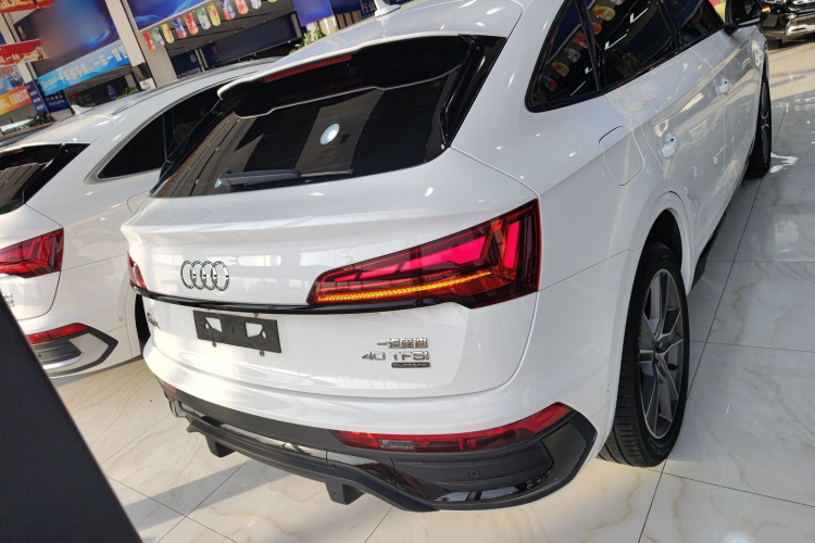 奥迪Q5L 2022款 40T 豪华动感型车身外观6004