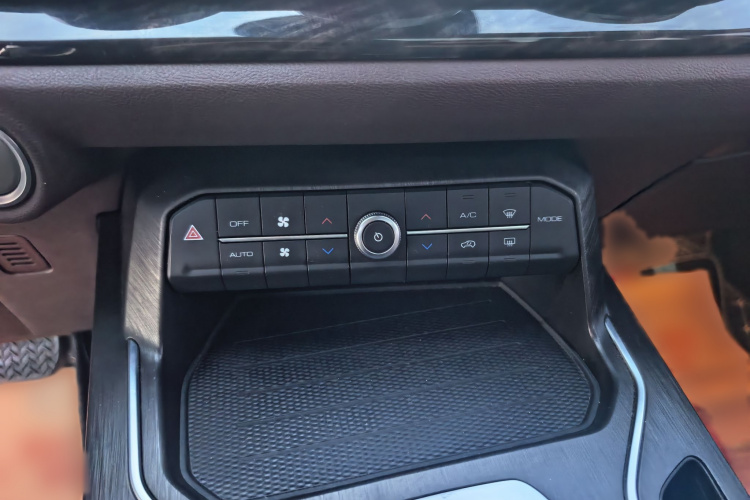 魏牌 VV5 2019款 1.5T 两驱颜先锋中控内饰7010