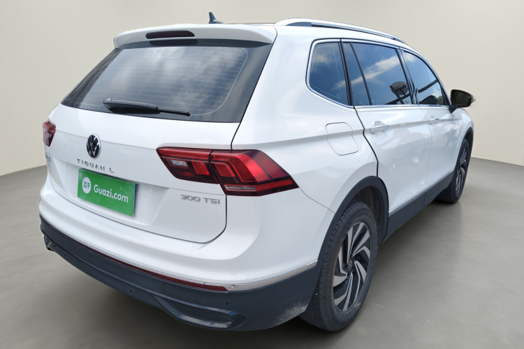 大众 途观L 2025款 出众款 300TSI 自动两驱龙腾版车身外观7