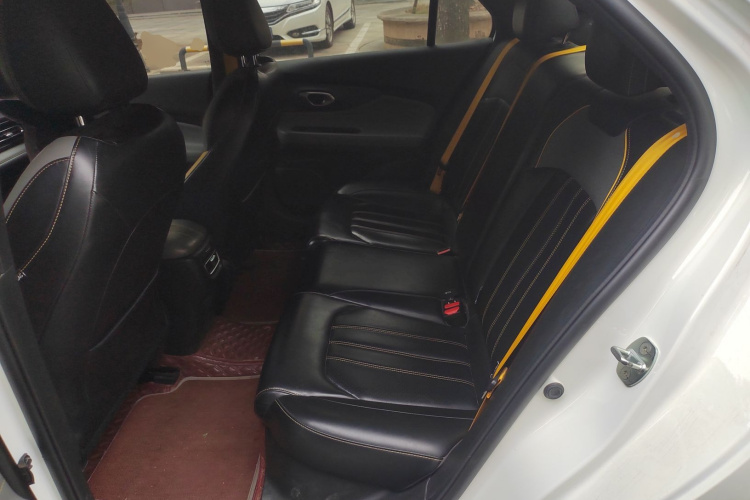 广汽传祺 影豹 2023款 270T DCT J11版中控内饰21