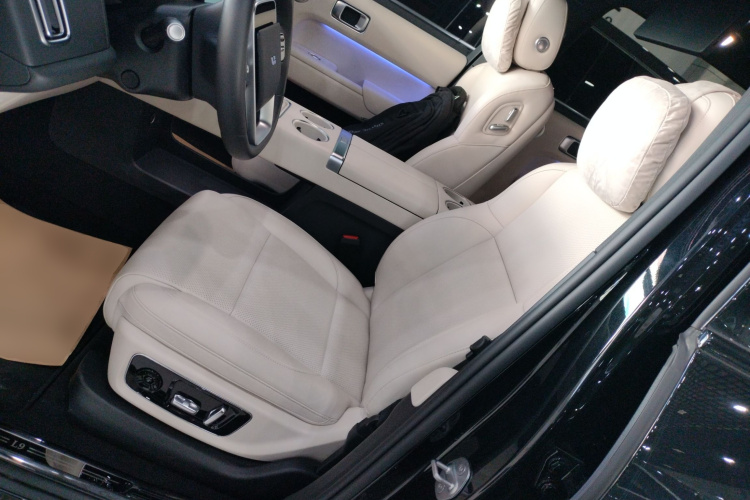 理想汽车 理想L9 2024款 Ultra中控内饰19