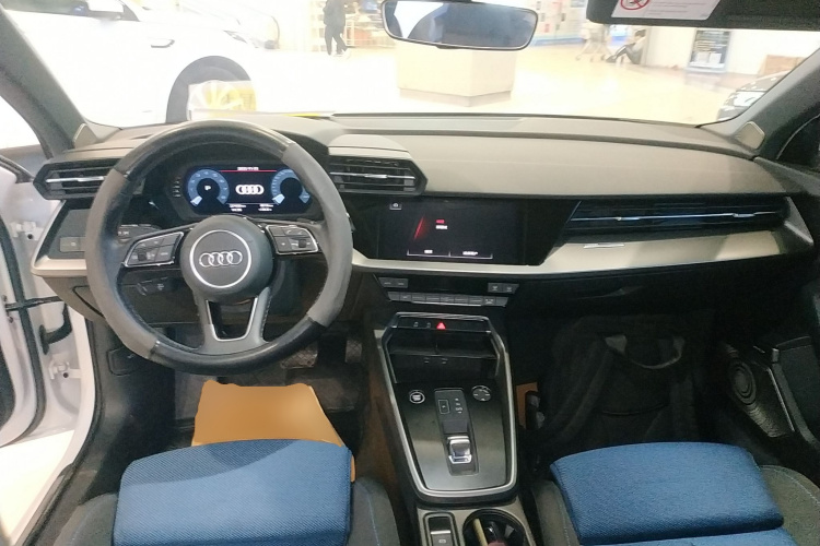 奥迪A3 2023款 Sportback 35 TFSI 进取致雅型中控内饰12