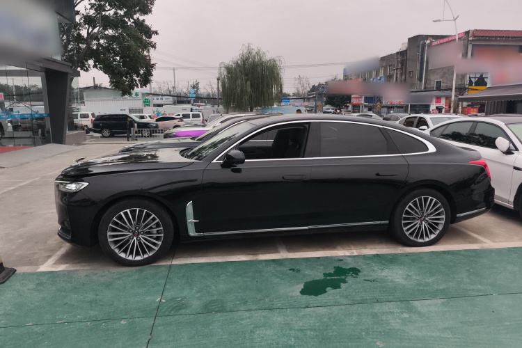 红旗H9 2022款 2.0T 智联旗享版车身外观4