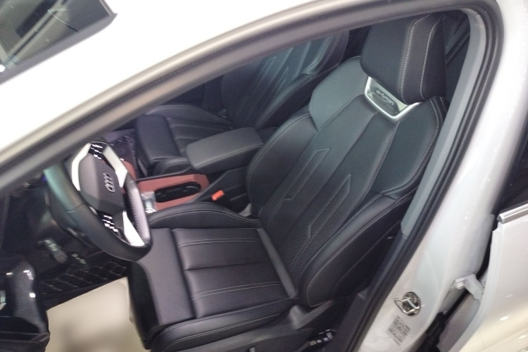 奥迪Q4 e-tron 2024款 40 e-tron 创境版中控内饰19