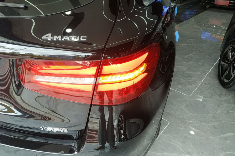 奔驰GLC 2019款 GLC 260 L 4MATIC 动感型车身外观9