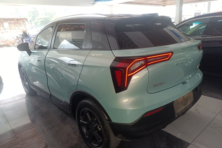 吉利几何E萤火虫 2022款 401KM 霹雳虎 4座车身外观4