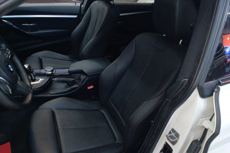 宝马3系GT 2019款 320i M运动套装中控内饰19